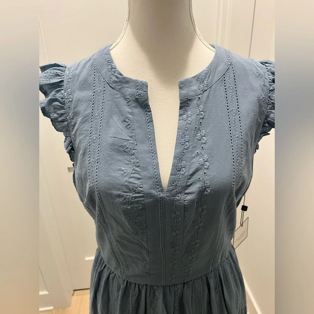 LAUNDRY by Shelli Segal Faded blue denim embroidered detail dress with pockets 6
